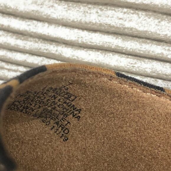 Old Navy Navy Pointy Faux- Suede Animal Print Flats Sz 7 - Picture 11 of 12